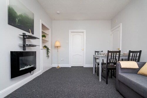 3 Bedroom Flat - Free Parking