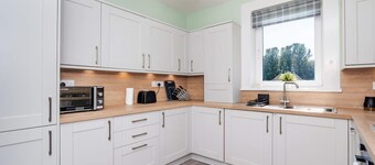 3 Bedroom Flat - Free Parking