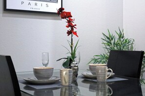 Dining - Bright and Cozy 1-bedroom apartment in Farmers Branch (Farmers Branch)