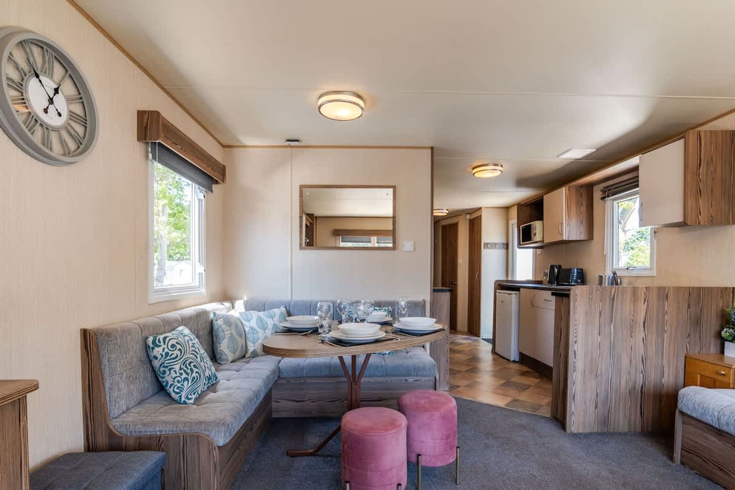 3 عدّة غرف نوم وخدمة الإنترنت