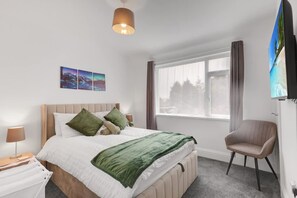 House | 3 bedrooms - 3 Bedroom House With Free Parking (Durham)