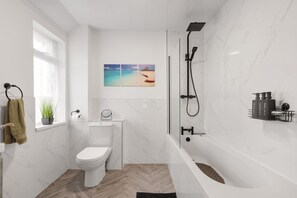 House | 3 bedrooms, desk - 3 Bedroom House With Free Parking (Durham)