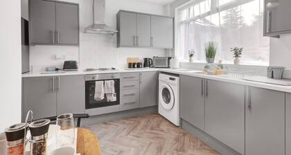 3 Bedroom House With Free Parking