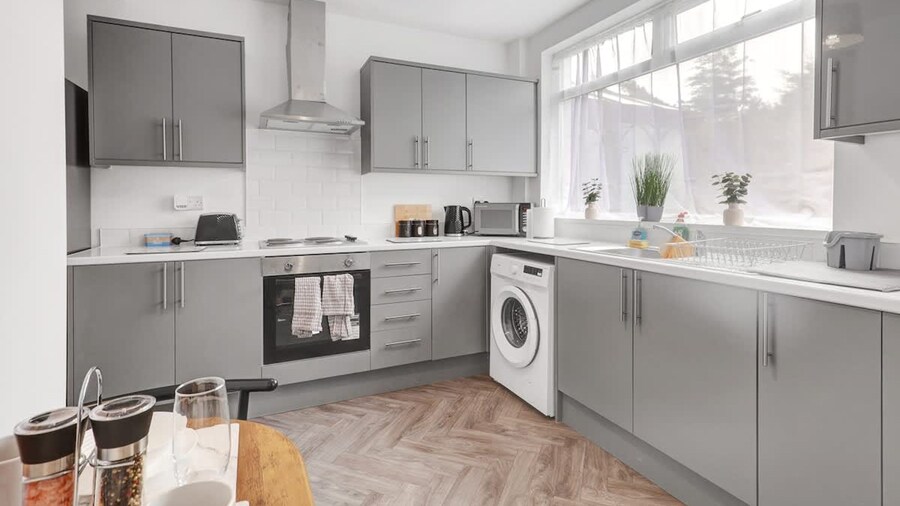 3 Bedroom House With Free Parking