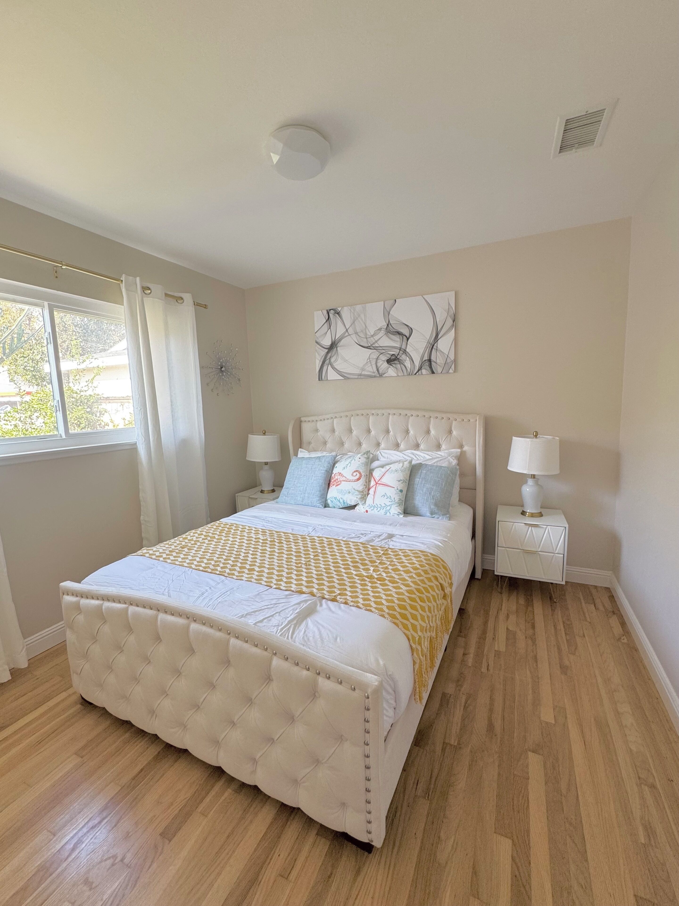2 habitaciones, tabla de planchar con plancha, wifi y ropa de cama 