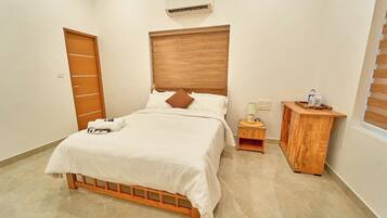 Villa, Lake View | Premium bedding, laptop workspace, free WiFi, bed sheets