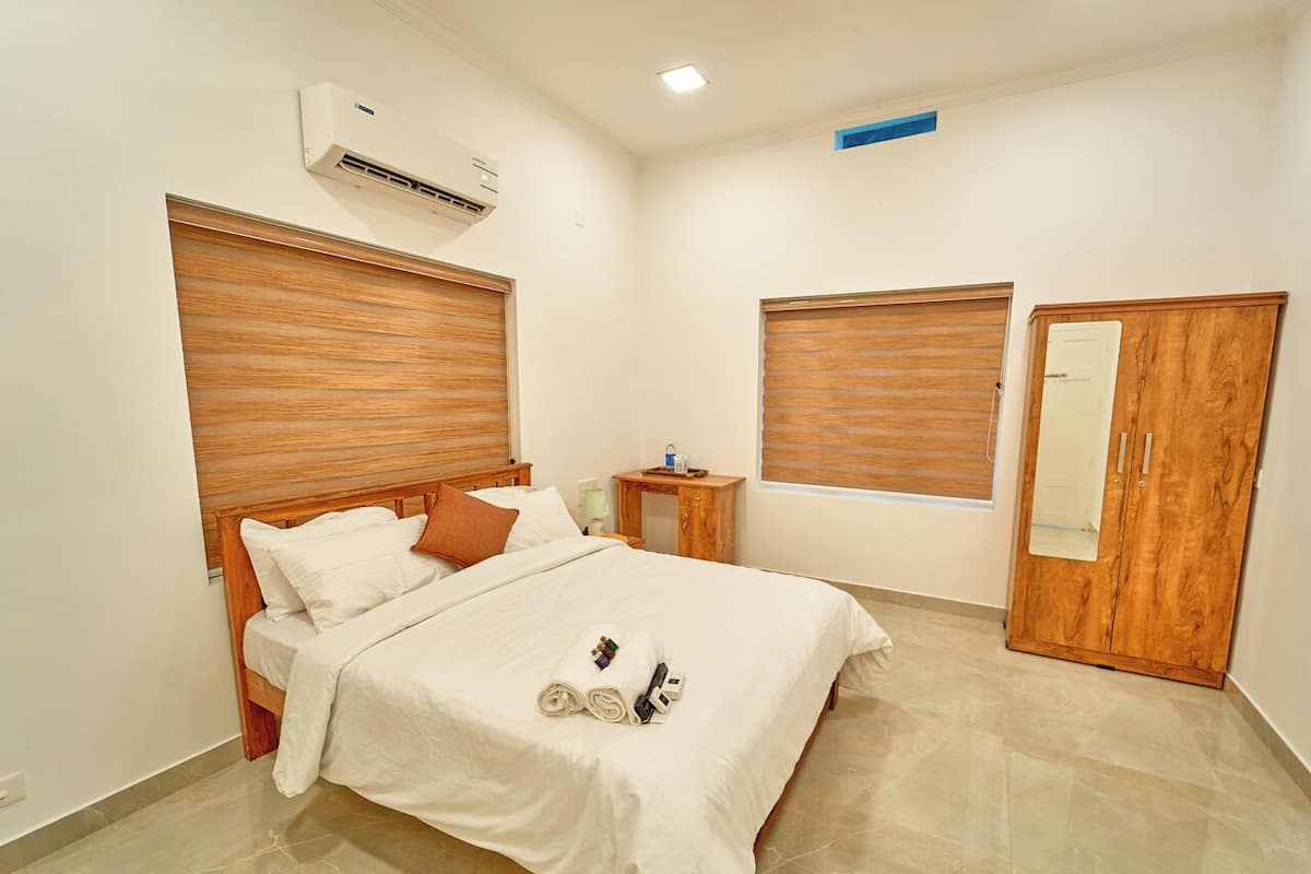Villa, Lake View | Premium bedding, laptop workspace, free WiFi, bed sheets
