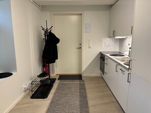 Fridge, oven, stovetop, dishwasher - Sentral leilighet ved Grieghallen og Togstasjonen. (Vestland)