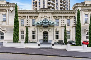 Exterior - Majestic Metropolis l 2bed Apt. Amazing City View (Auckland CBD)