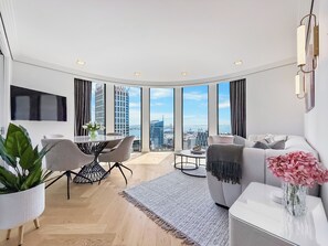Smart TV, books - Majestic Metropolis l 2bed Apt. Amazing City View (Auckland CBD)