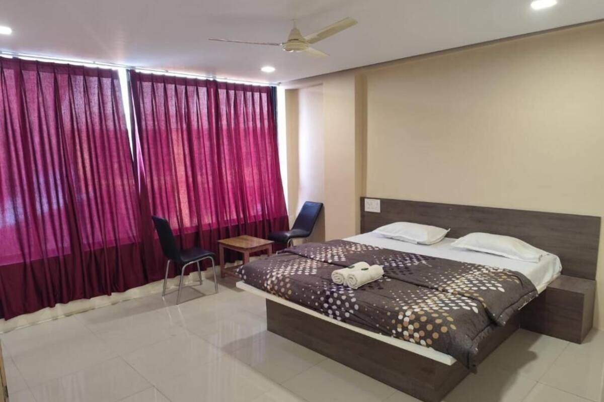 Superior Room | Rollaway beds, bed sheets