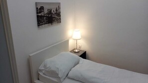 Basic Apartment - Bright 2BR Stay Close to Stadthalle (Vienna)