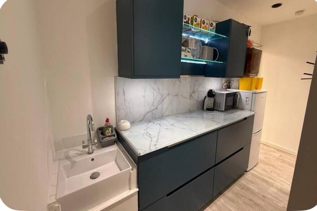 Een microgolfoven, een oven