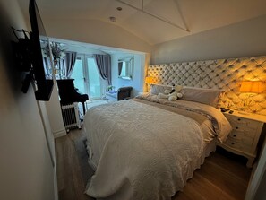 3 bedrooms, iron/ironing board, WiFi - The one of a kind lodge 
Secret escape (mini Resort ) (Minster on Sea)