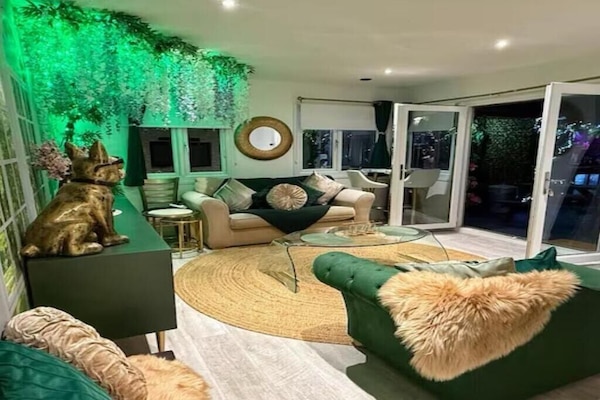 Smart TV, DVD player, stereo