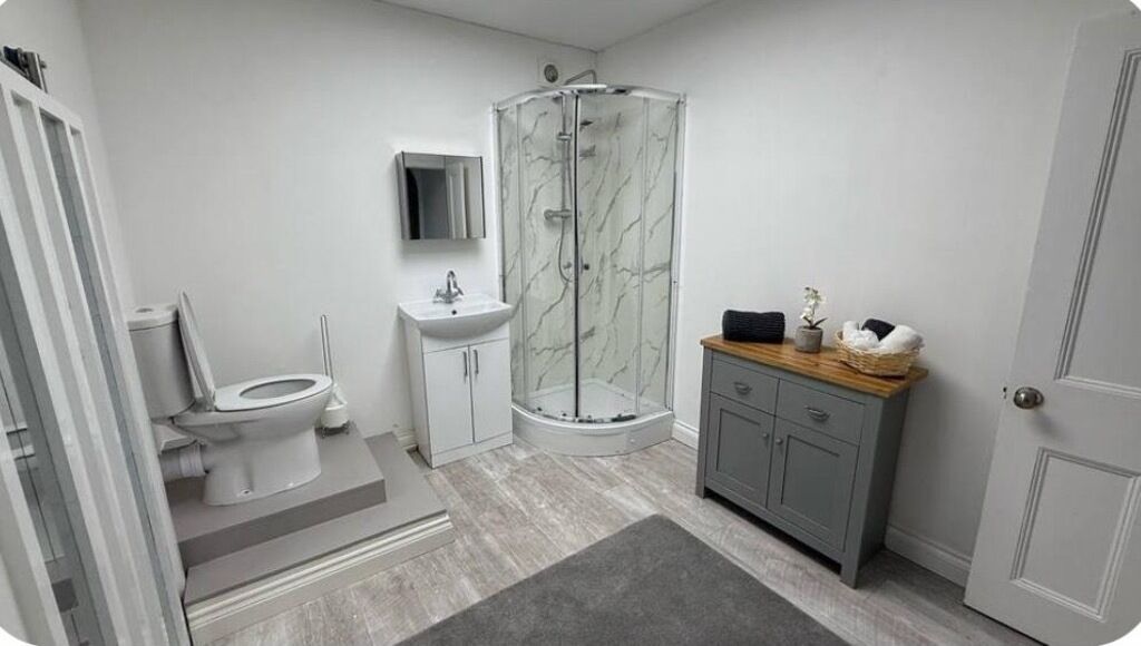 Doccia, asciugacapelli, asciugamani, sapone