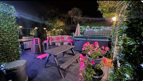 The one of a kind lodge 
Secret escape