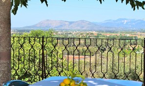 تناول الطعام بالخارج