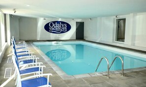 Outdoor pool, a heated pool - 3-room Apartment for 6 People (Les Deux Alpes)