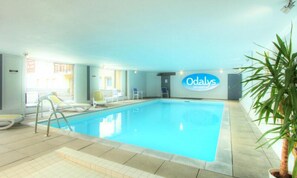 Outdoor pool, a heated pool - 3-room Apartment for 6 People (Les Deux Alpes)