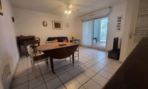 Residence LE Clos Paisible - City Center Apartment With Parking for 3-4 People