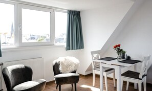 Dining - Apartment in Zandvoort Near the Beach (Zandvoort)