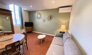 Living area - Apartments for 4 People (Antibes)