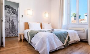 Iron/ironing board, bed sheets - Luxury 3-room Apartment 200m From the Croisette Beaches (Cannes)