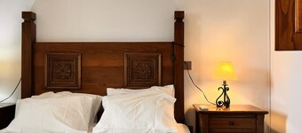 Nomad's Country - Cimo de Vila Mountain Window