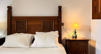 Nomad's Country - Cimo de Vila Mountain Window