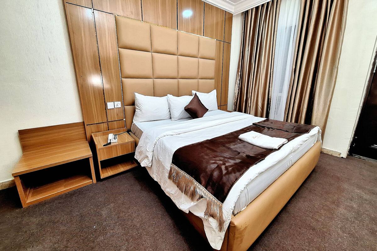 Deluxe Double or Twin Room, City View | In-room safe, desk, laptop workspace, iron/ironing board