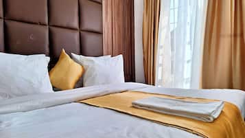 Caja de seguridad en la habitación y escritorio