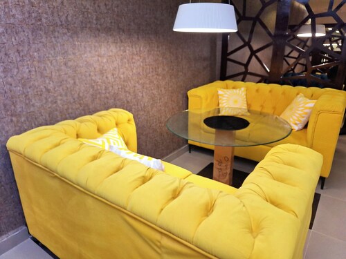 Luxxe Suites By Almond