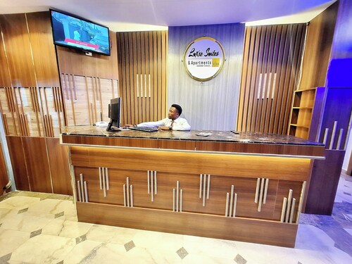 Luxxe Suites By Almond