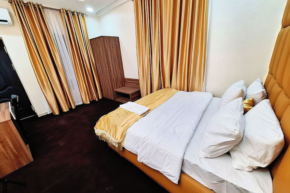 Luxxe Suites By Almond