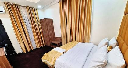 Luxxe Suites By Almond