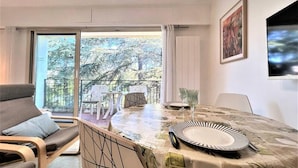 Interior - Apartment Near Thermal Baths in Provence (Gréoux-les-Bains)