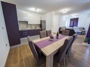 House | Private kitchen - Holiday Home J&D No.2-nine Bedroom House With Pool (Podstrana)