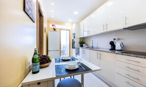 Fridge, microwave, oven, dishwasher - Apartments for 4 People (Lagos)