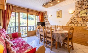 Living area - 3 Rooms, Sleeps 6, on Display is (Valloire)