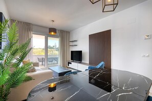 TV - Beautiful new build apartment Estepona - Estepona, Andalucía (Estepona)