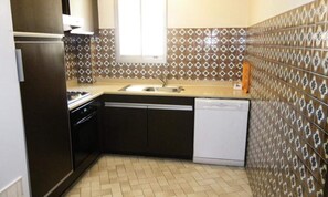 Private kitchen - 4 Rooms, Sleeps 7/9, Balcony (Font-Romeu-Odeillo-Via)