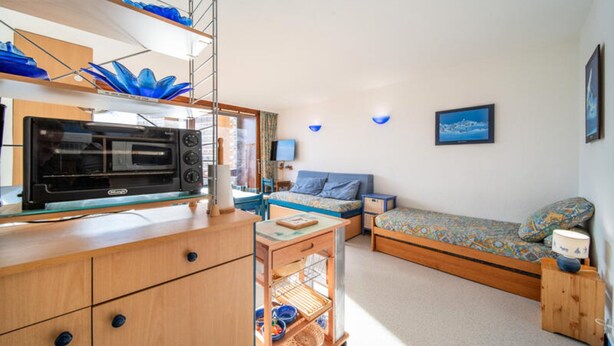 Interior - Studio Alca\"ve Center Station 6 pax (Villarembert)