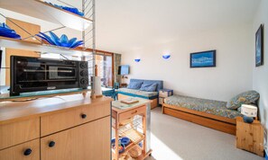 Interior - Studio Alca\"ve Center Station 6 pax (Villarembert)