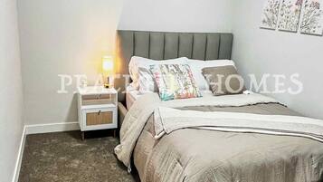 2 bedrooms, desk, free WiFi, bed sheets