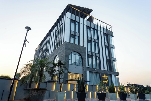 Emerald Luxe A Boutique Hotel - Mohali