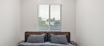 6BR Home w/ A/C, Fast Wi-Fi, Parking, Fire Pit Walk to BART & Near SFO