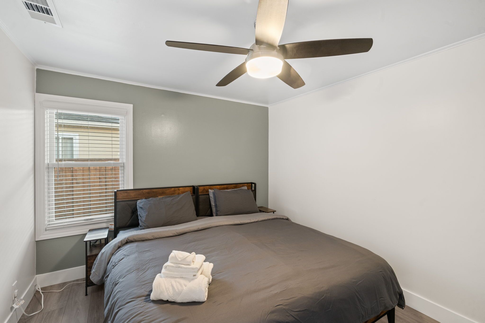 6 間睡房、熨斗/熨衫板、上網、床單