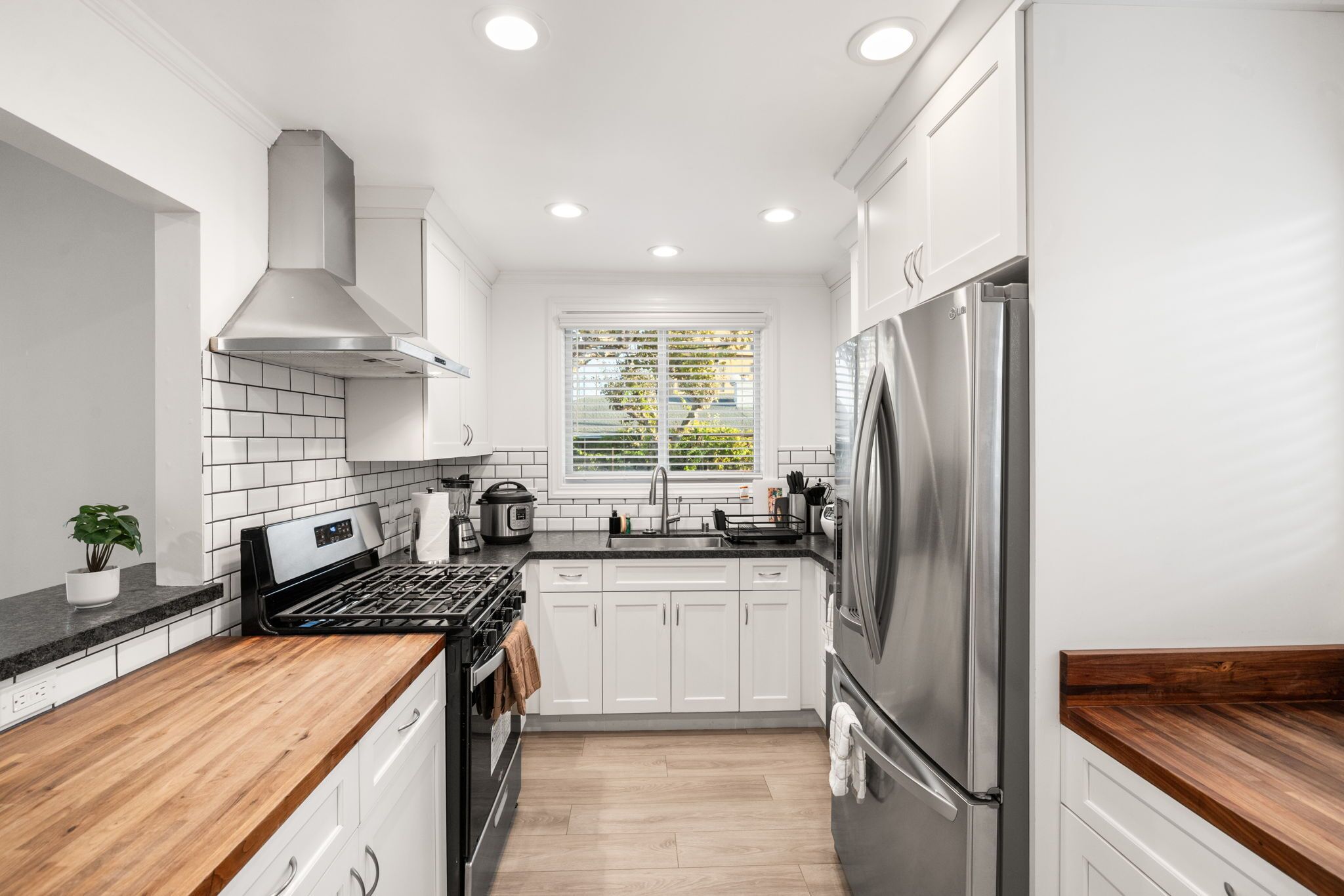 Microondas, horno, parrilla de estufa y lavavajillas 