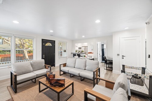 6BR Home w/ A/C, Fast Wi-Fi, Parking, Fire Pit Walk to BART & Near SFO